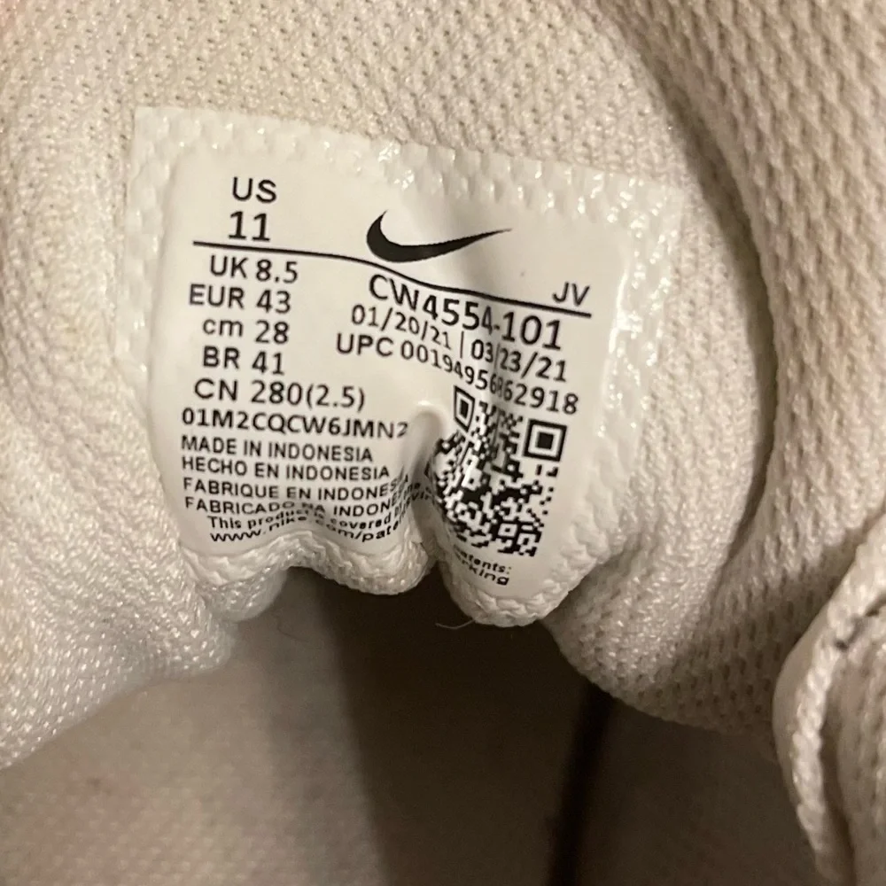 Nike White‎ on White Sneakers Size 11